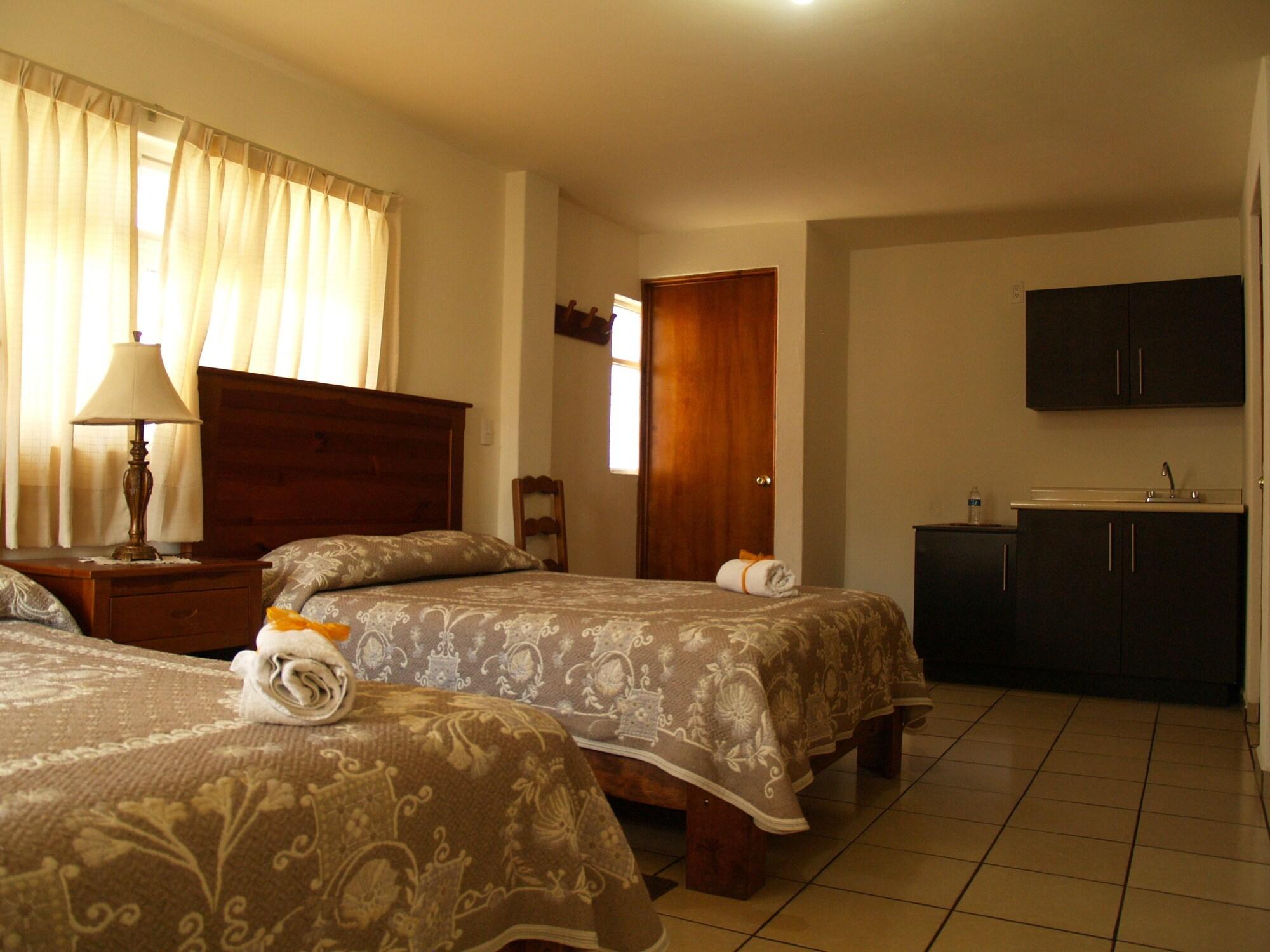 Hotel Y Posada Refugio Independencia モレリア エクステリア 写真