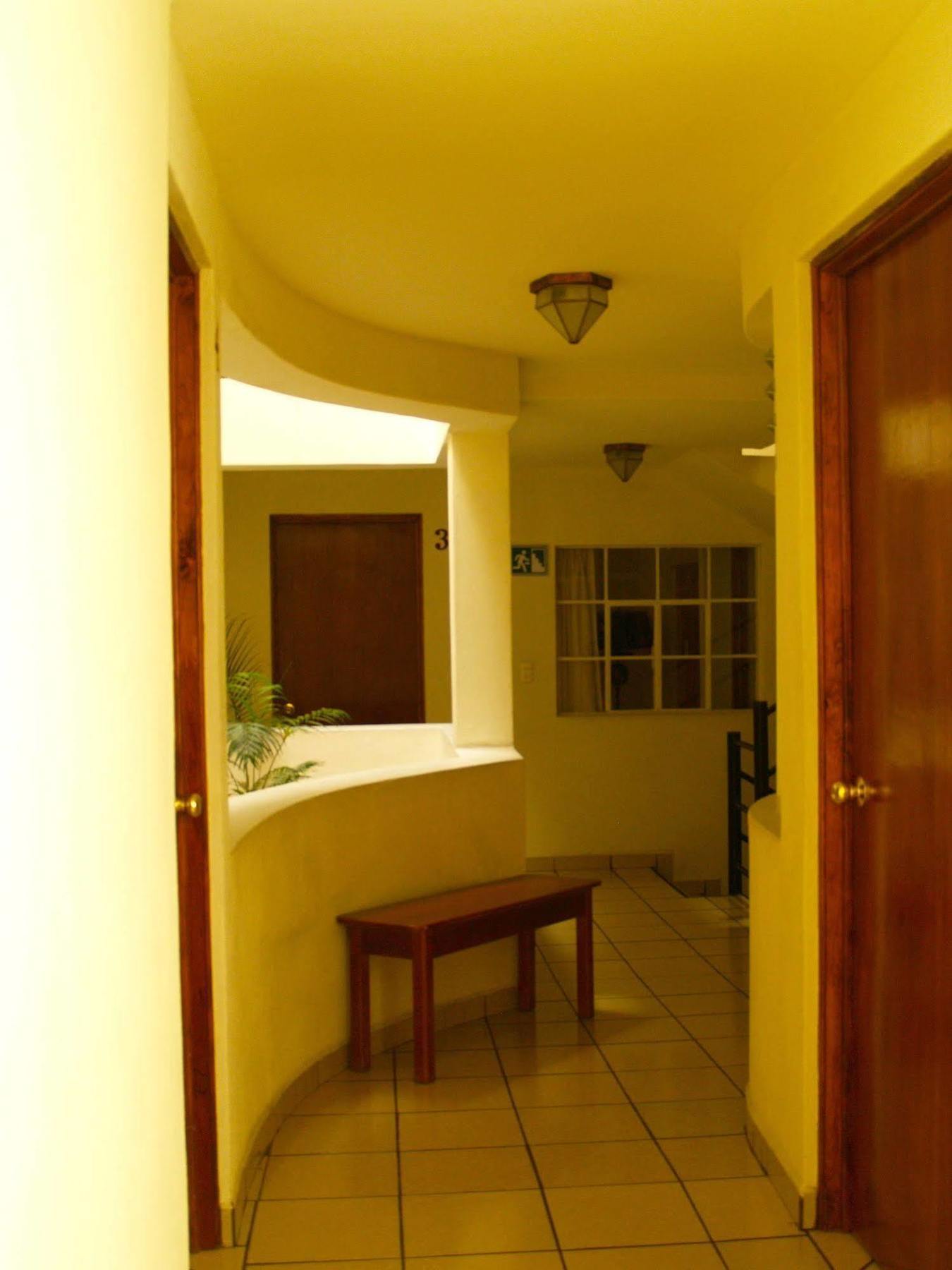 Hotel Y Posada Refugio Independencia モレリア エクステリア 写真